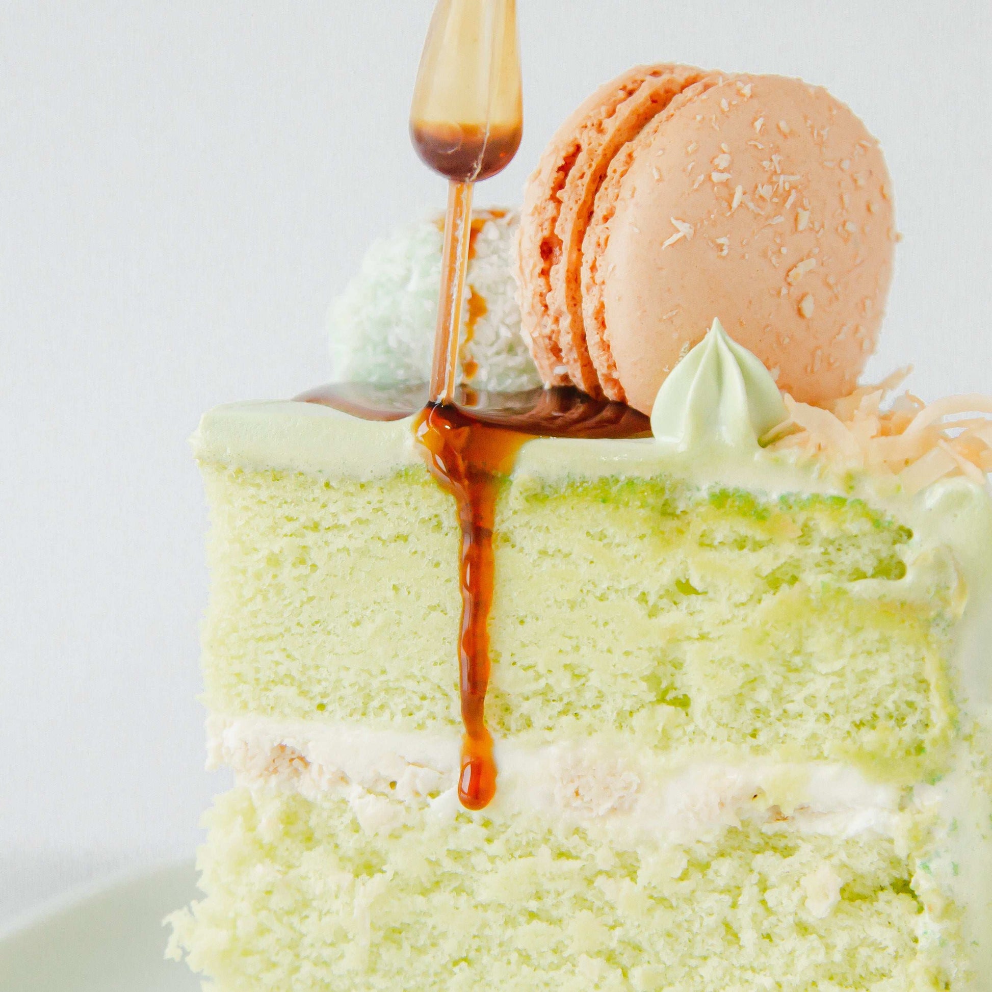 Bundle Set | Ondeh Ondeh Cake Petite + 6pcs C1 Macarons | $39.90 Nett